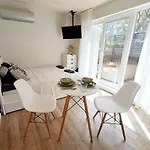 Apartament Tihase Tiny House With Free Bike Use Tallin